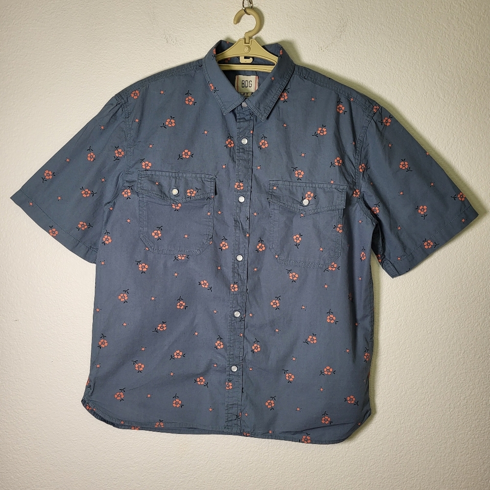 NWOT Urban Outfitters BDG Western Floral Button Shirt size Medium